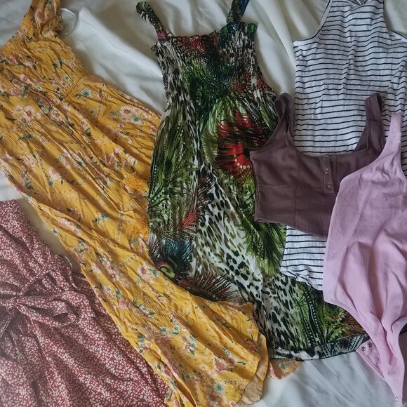 SALE! CLEAROUT! Resellers BUNDLE of 6 dresses/tops SIZE XS/S/M - Picture 1 of 4